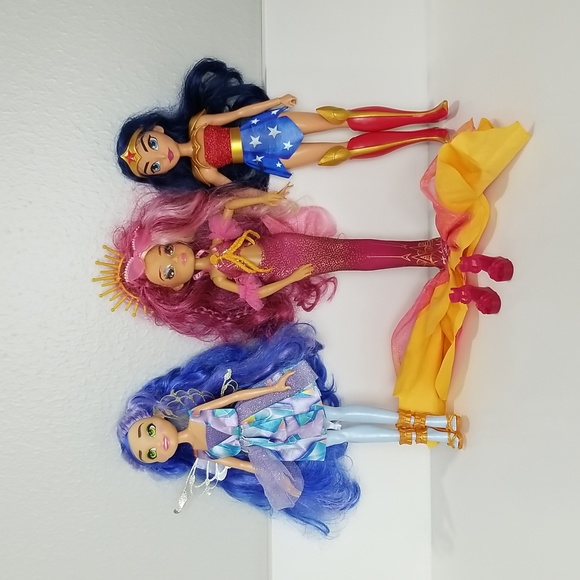 Wonder Woman Barbie Dolls - Picture 2 of 15